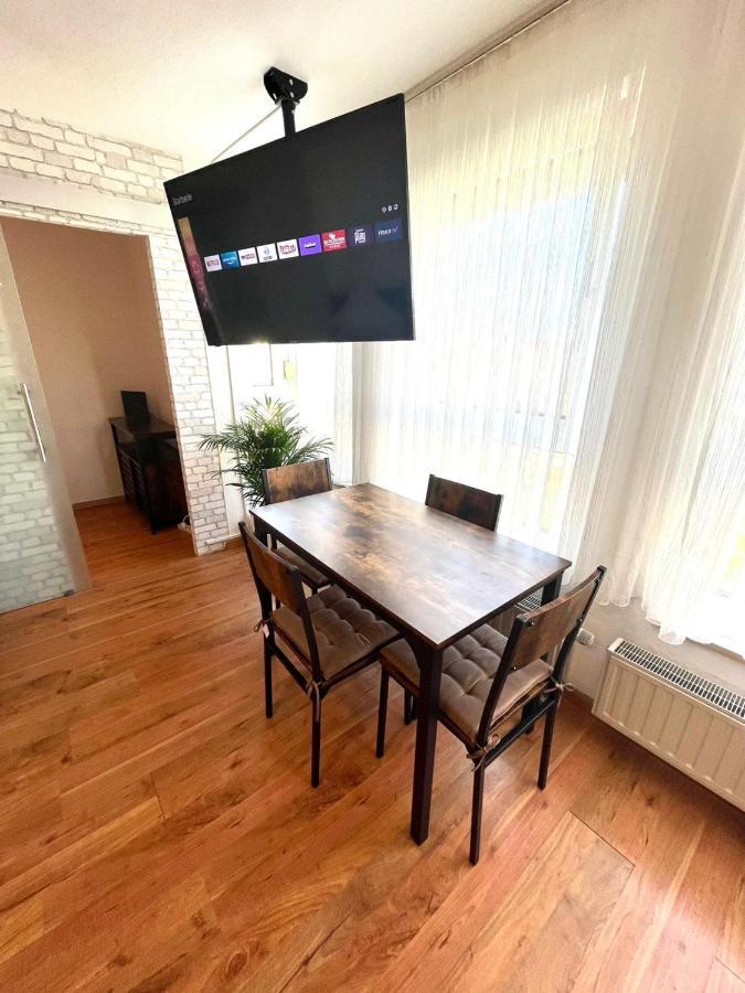 Neu Eingerichtete Im Stadtzentrum Mit W-lan,netflix, Amazon Prime Sweet *
